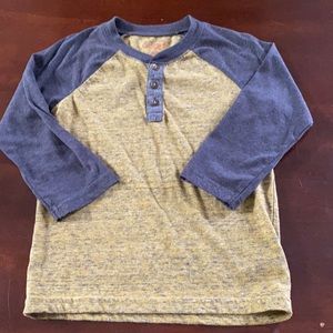 Gray and yellow long sleeve t-shirt